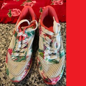 Women's Airwalk Shoes 153265 Size 7. Floral Pattern. Pre-owned.
